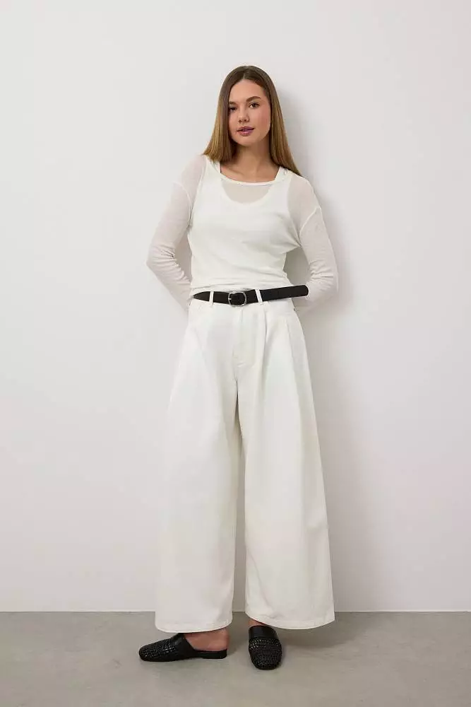 Джинсы (S (42RU), белый). Изображение № 1