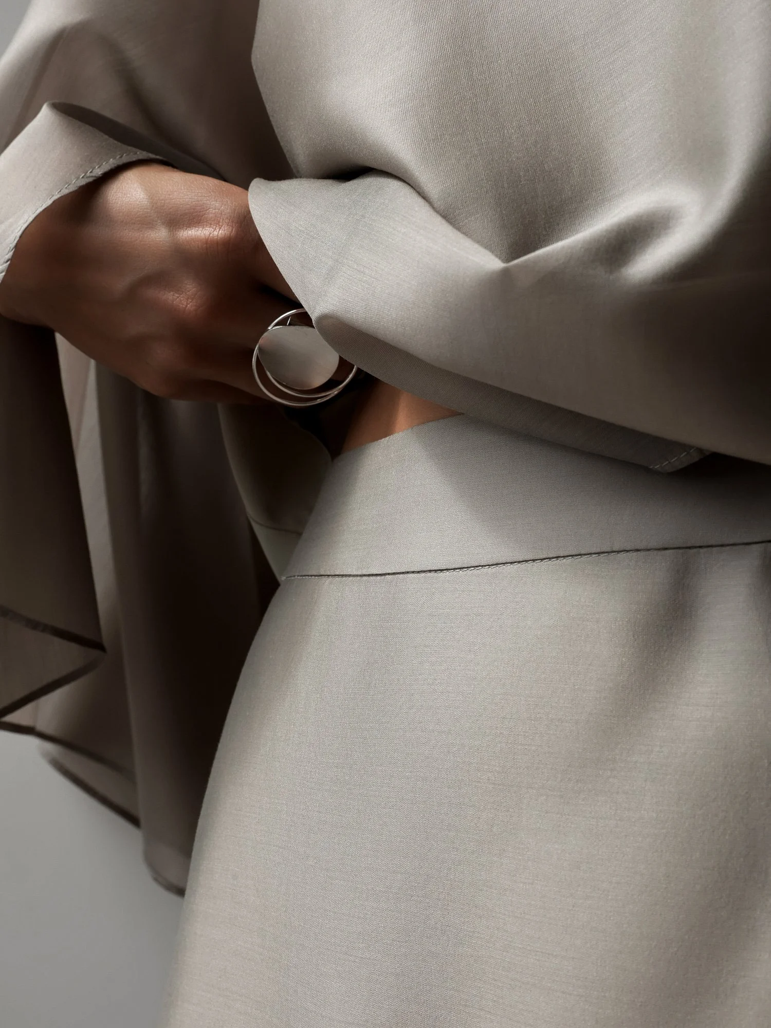 Костюм: топ и юбка (onesize (40-44RU), серая олива). Избражение № 4