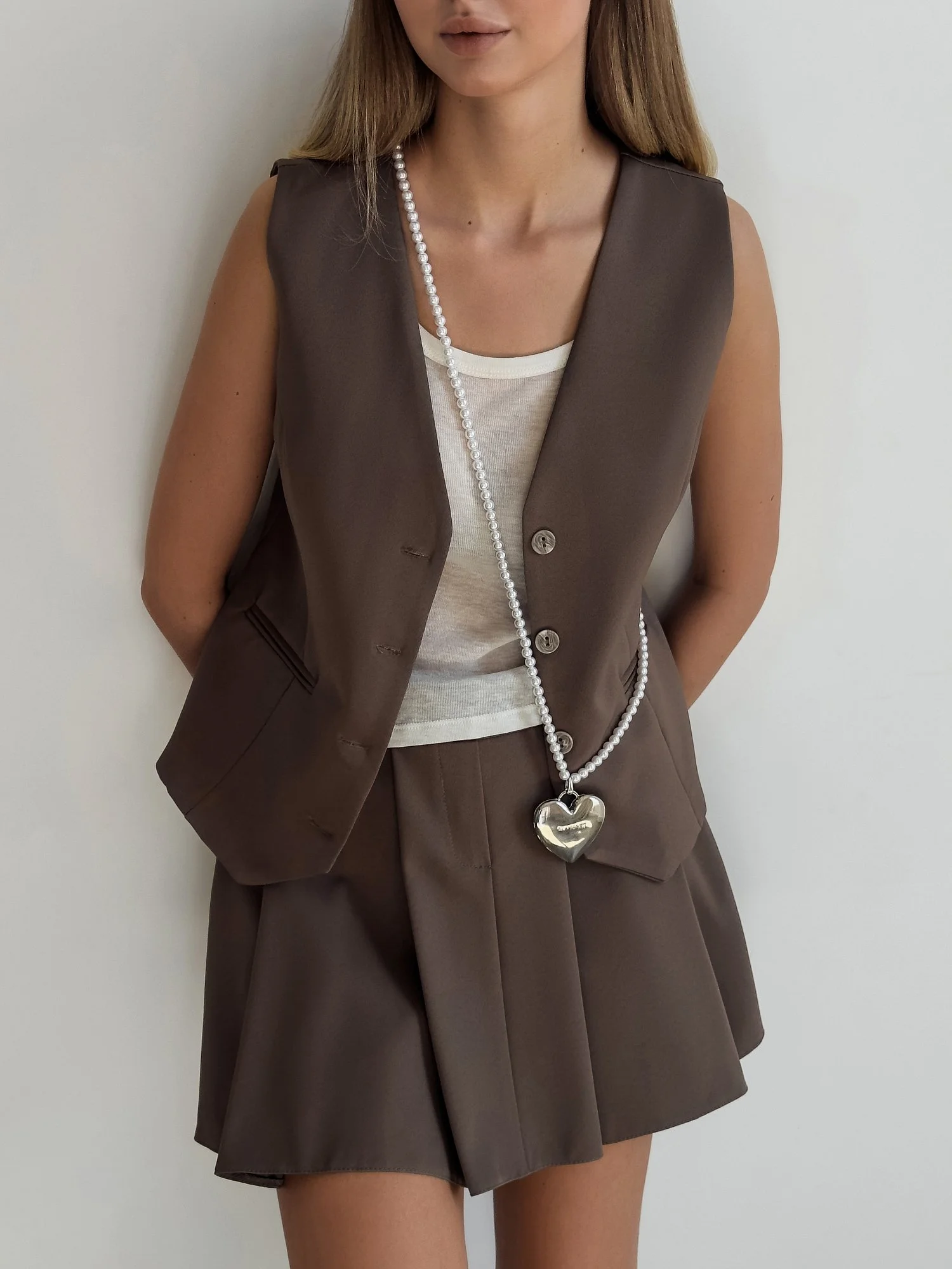 Костюм: жилет и юбка-шорты (M, какао). Избражение № 1