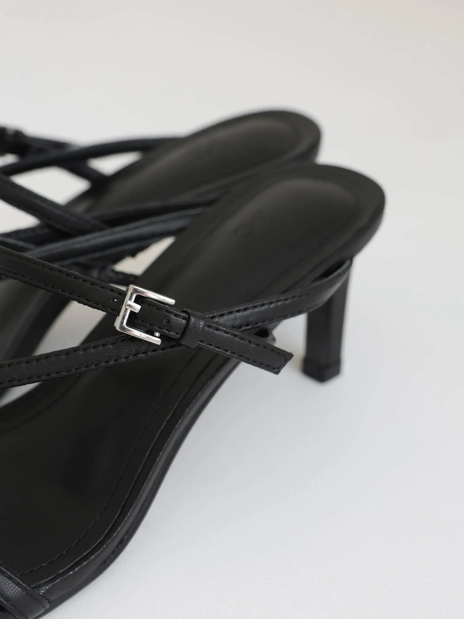 Босоножки (36, чёрный). Избражение № 2