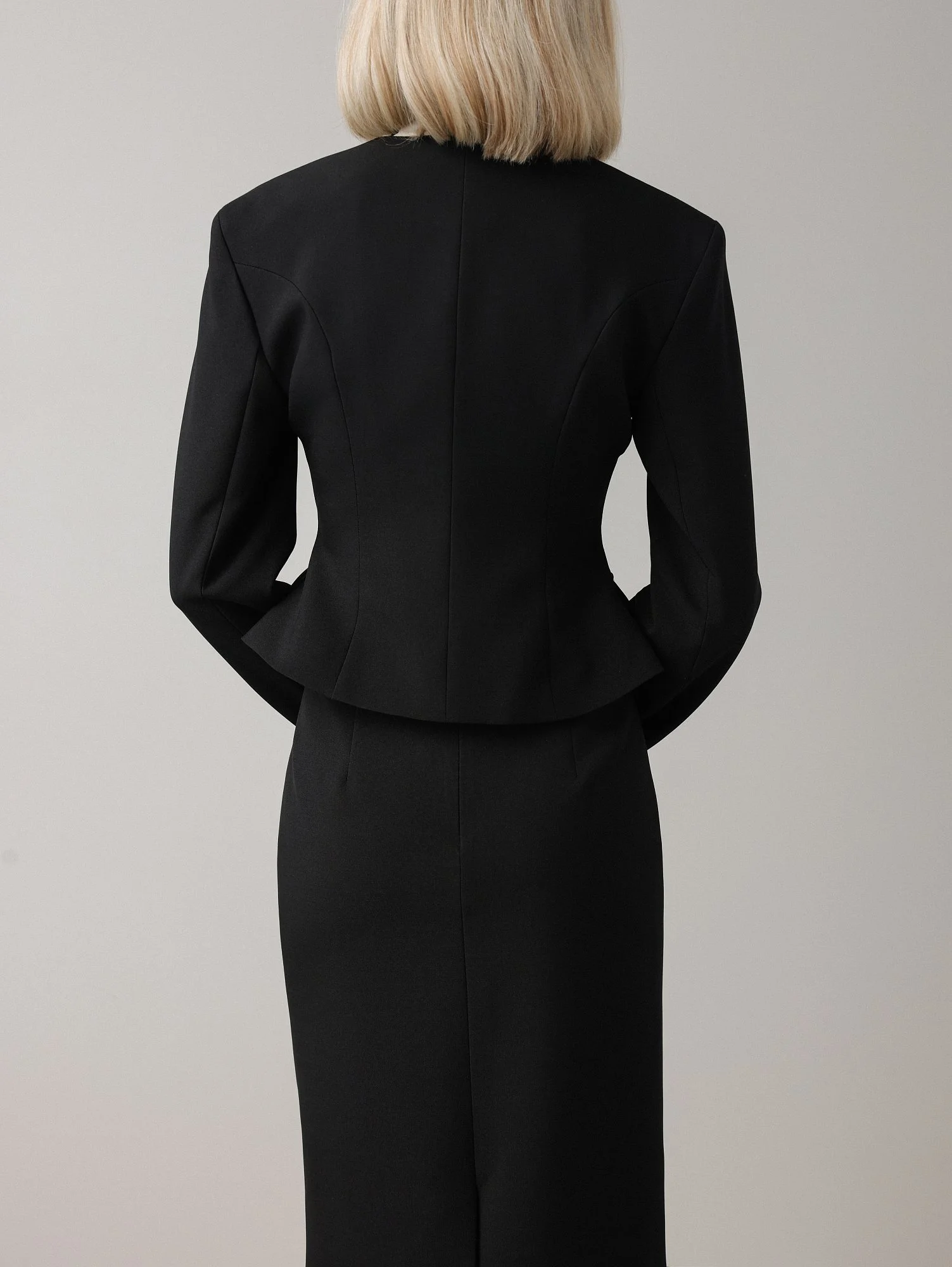 Костюм: юбка и жакет (S (42RU), чёрный). Избражение № 5