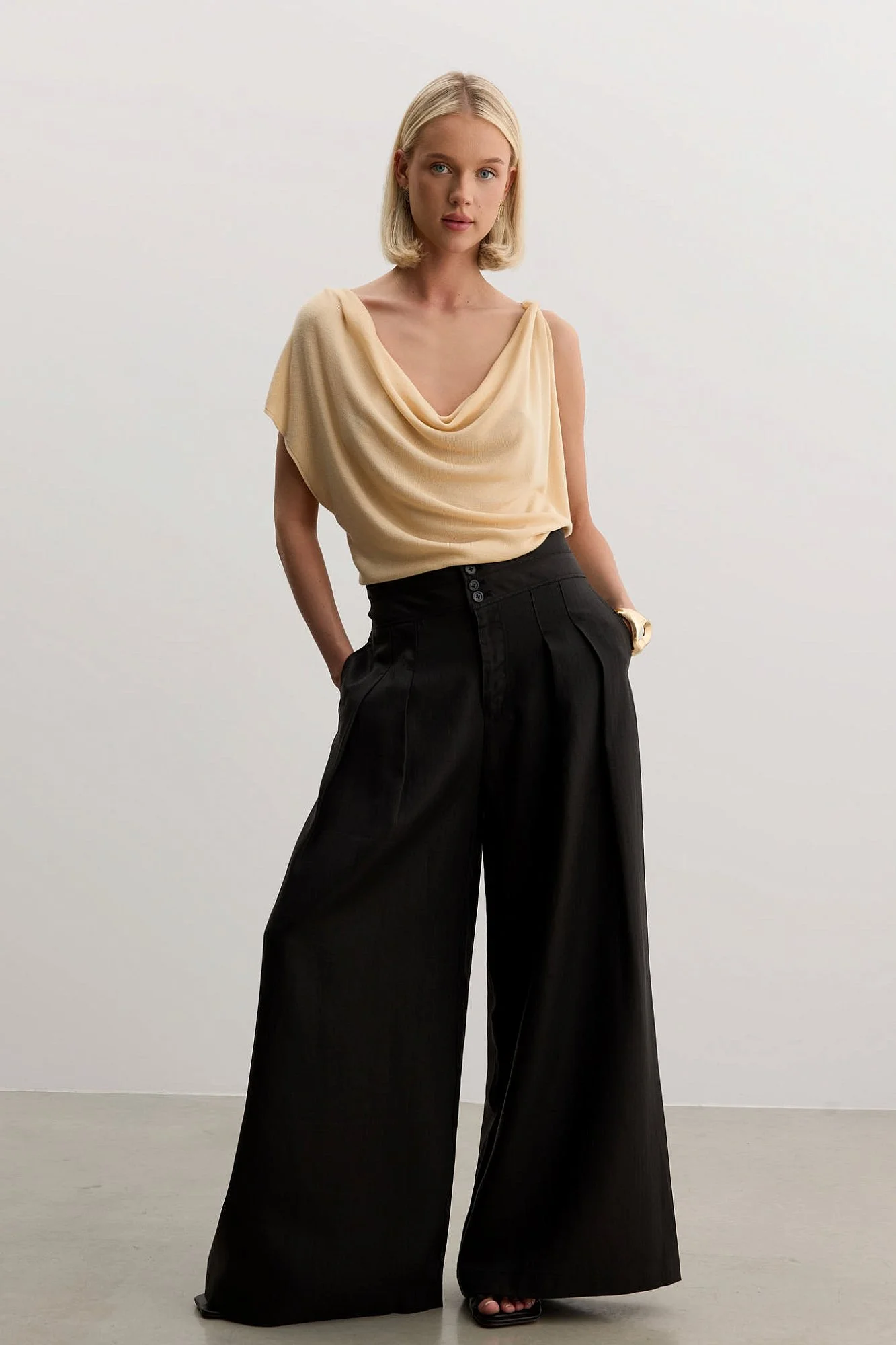Топ (onesize (42-46RU), бежевый). Изображение № 3