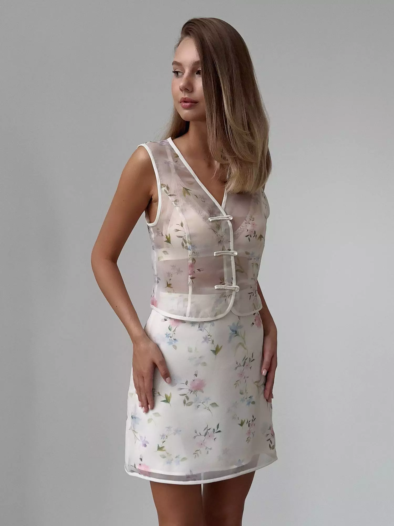 Костюм: юбка и жилет (S (42), светло-бежевый). Избражение № 1