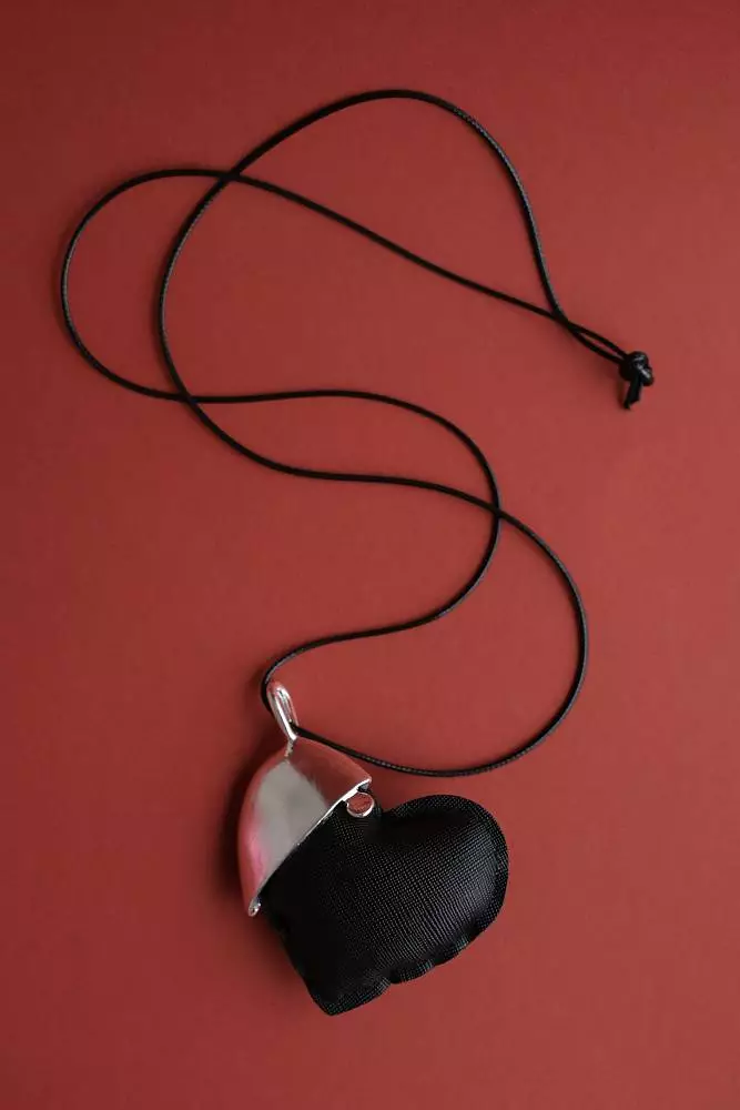 Подвеска (чёрный). Изображение № 1