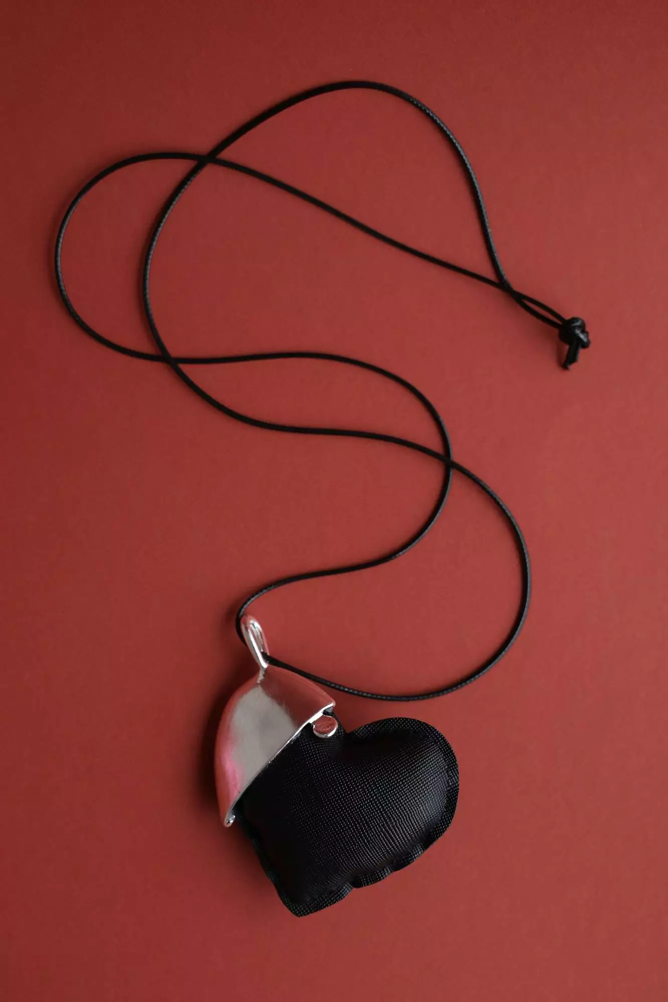 Подвеска (чёрный). Избражение № 1