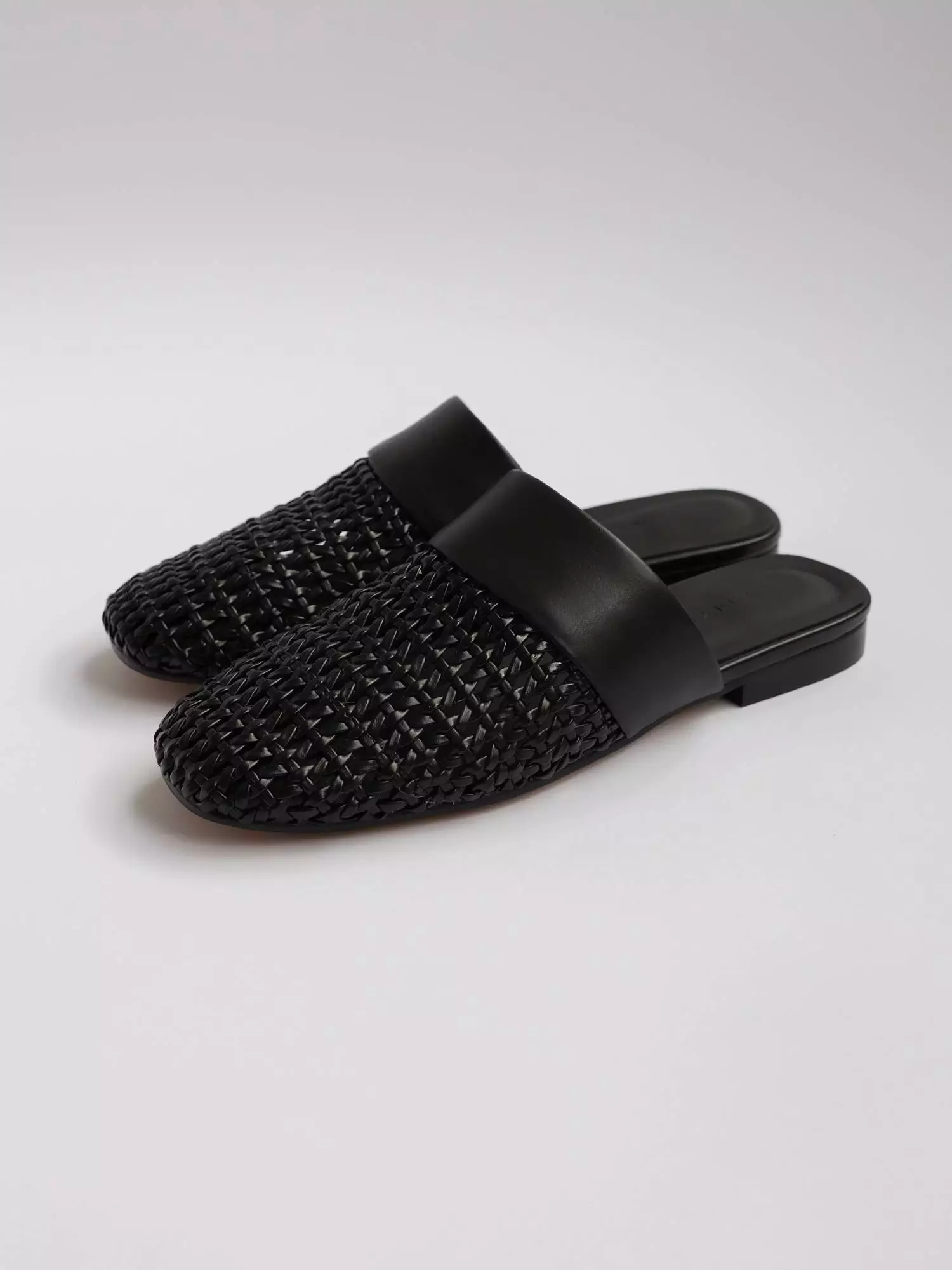 Сабо (38, чёрный). Избражение № 1