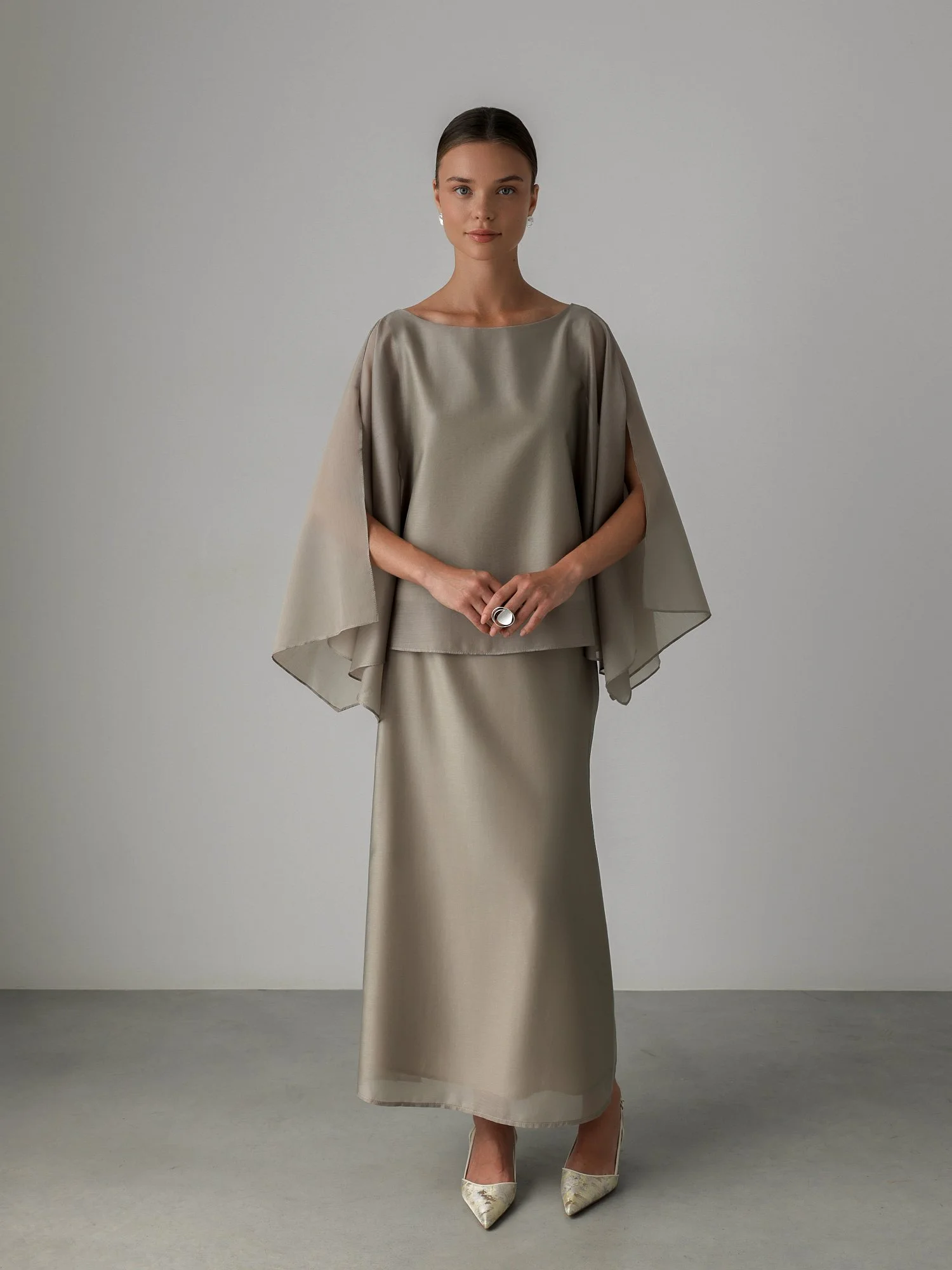 Костюм: топ и юбка (onesize (40-44RU), серая олива). Избражение № 1