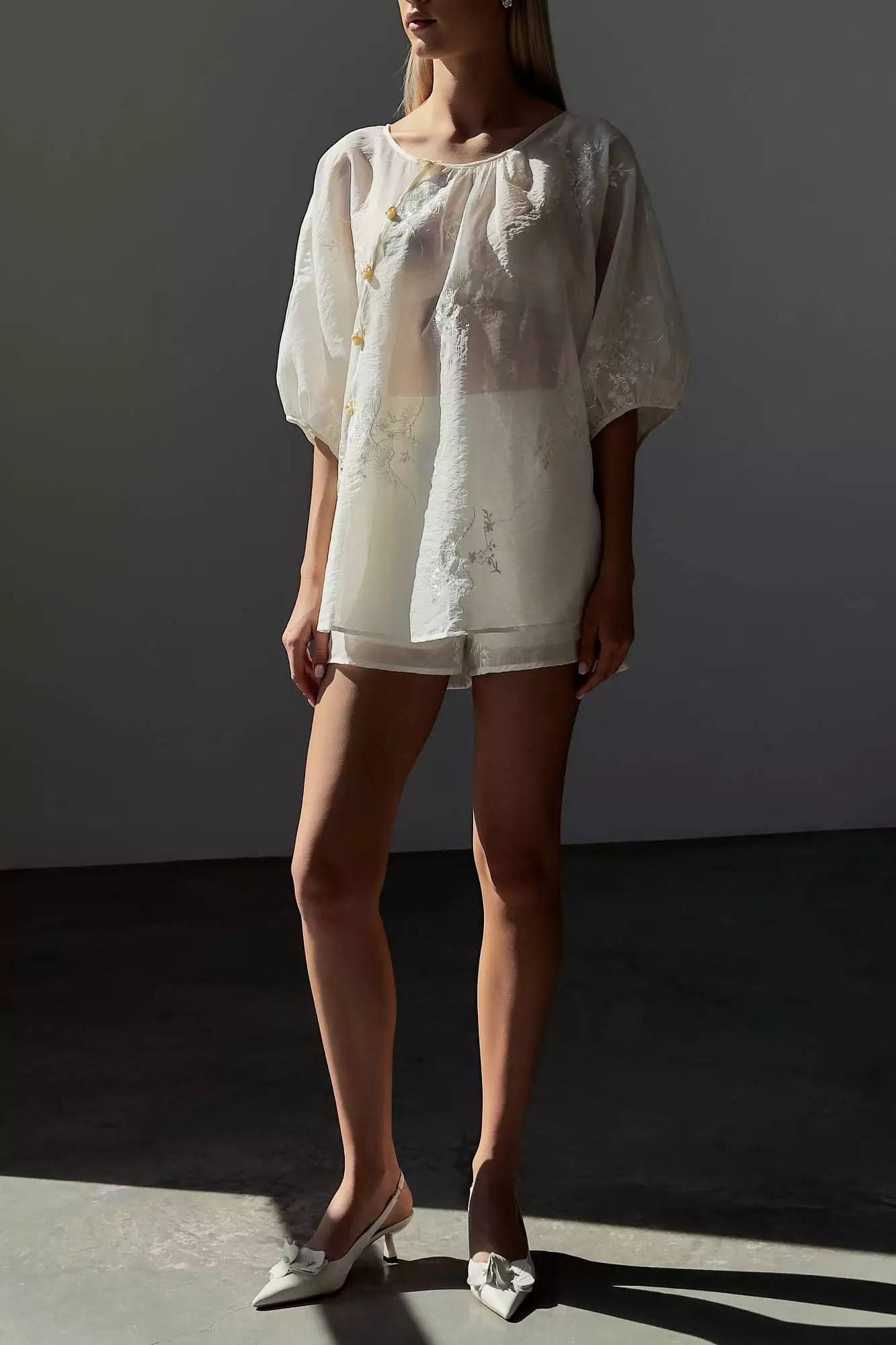 Костюм: блузка и шорты (M (44), молочный). Избражение № 1