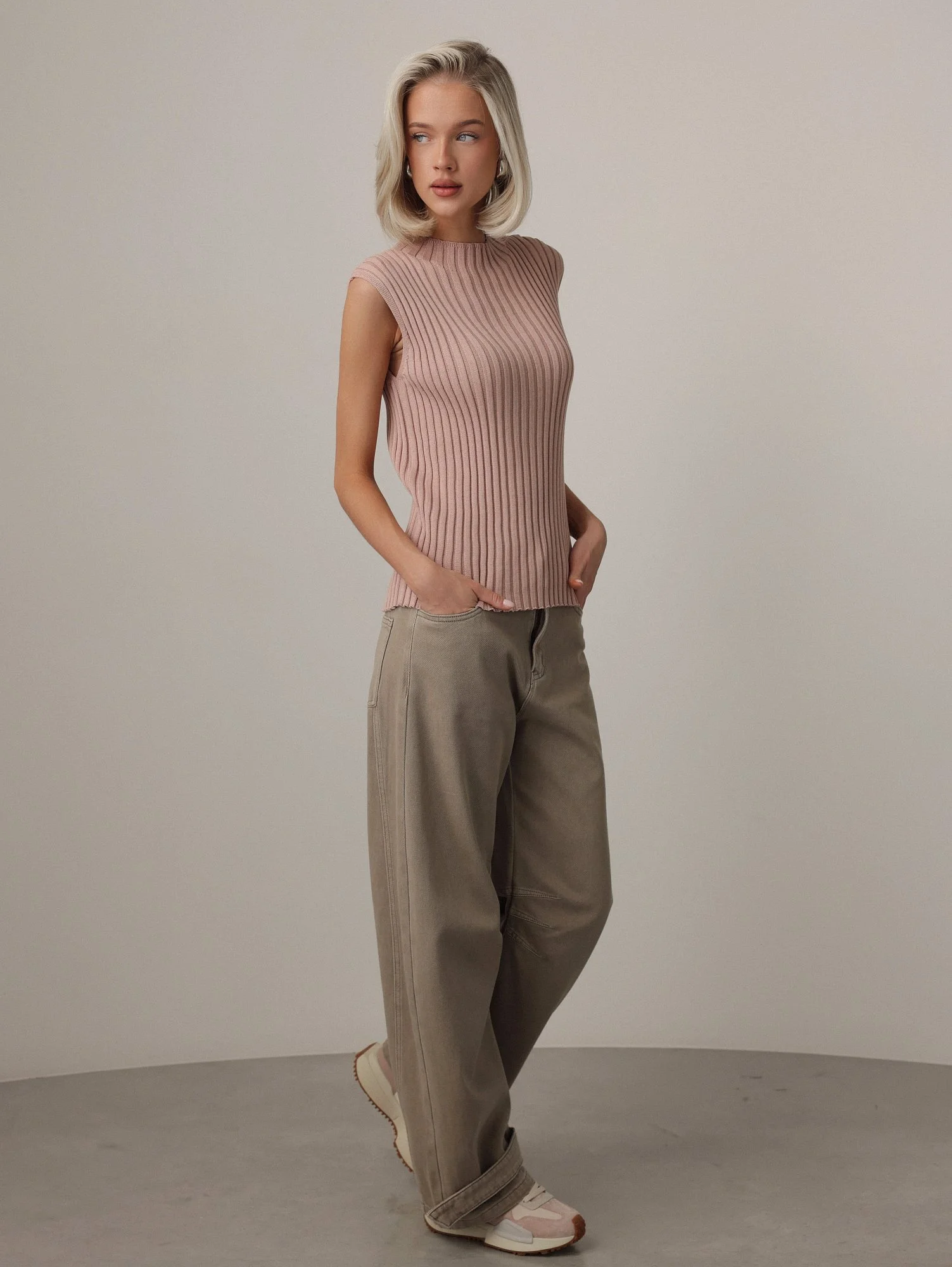 Джинсы (M (44RU), серо-коричневый). Избражение № 2