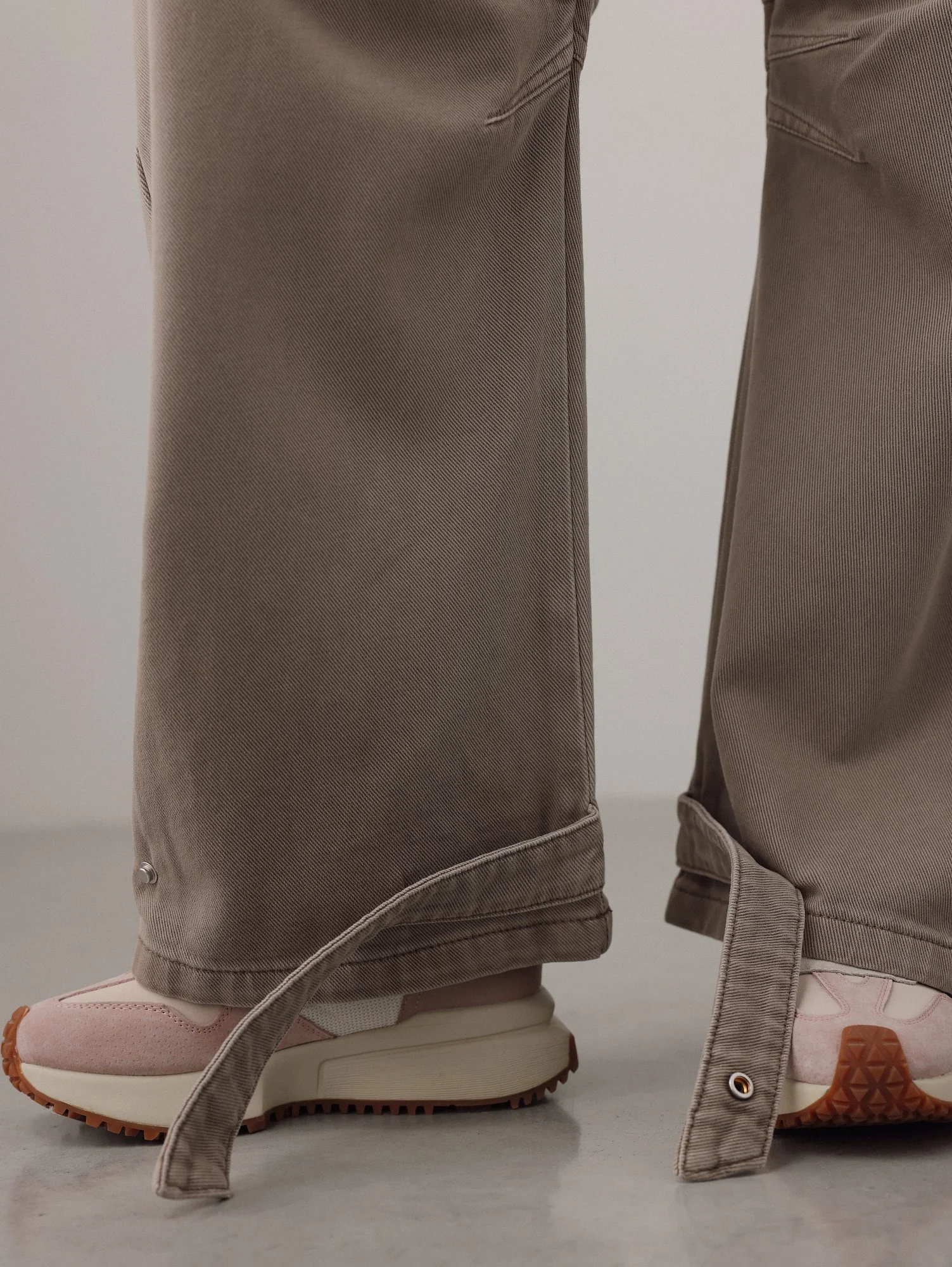 Джинсы (M (44RU), серо-коричневый). Избражение № 4