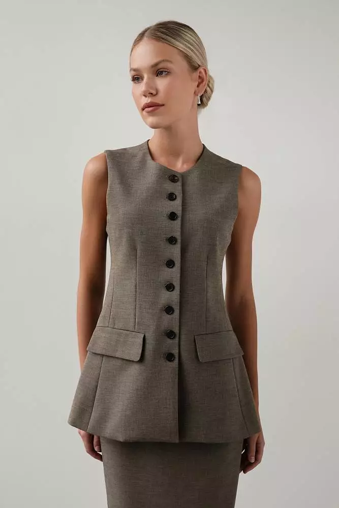 Жилет (M (44RU), светло-коричневый). Изображение № 1