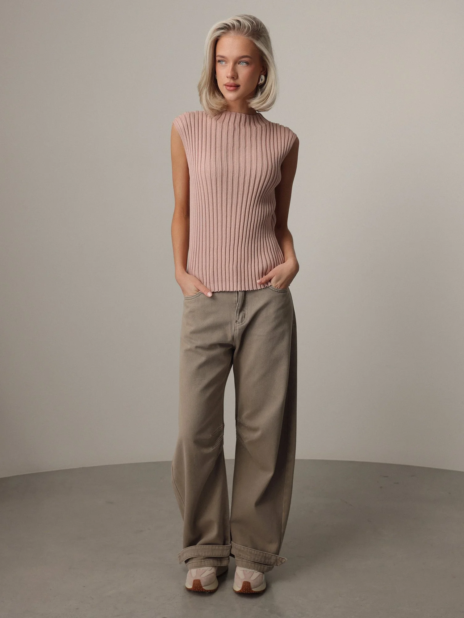 Джинсы (M (44RU), серо-коричневый). Избражение № 1