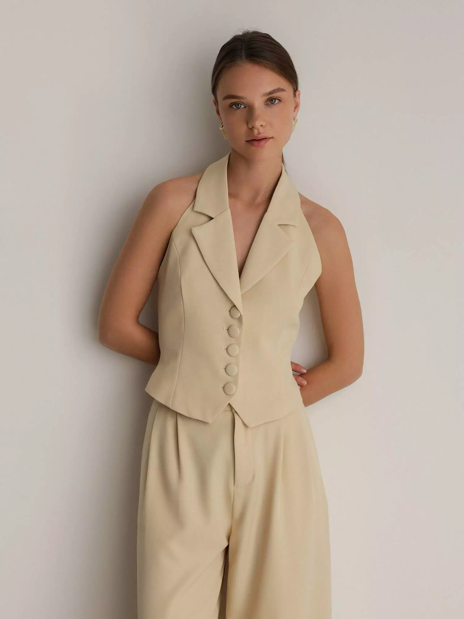 Костюм: брюки и жилет с балеро (L (46RU), светло-песочный). Избражение № 5