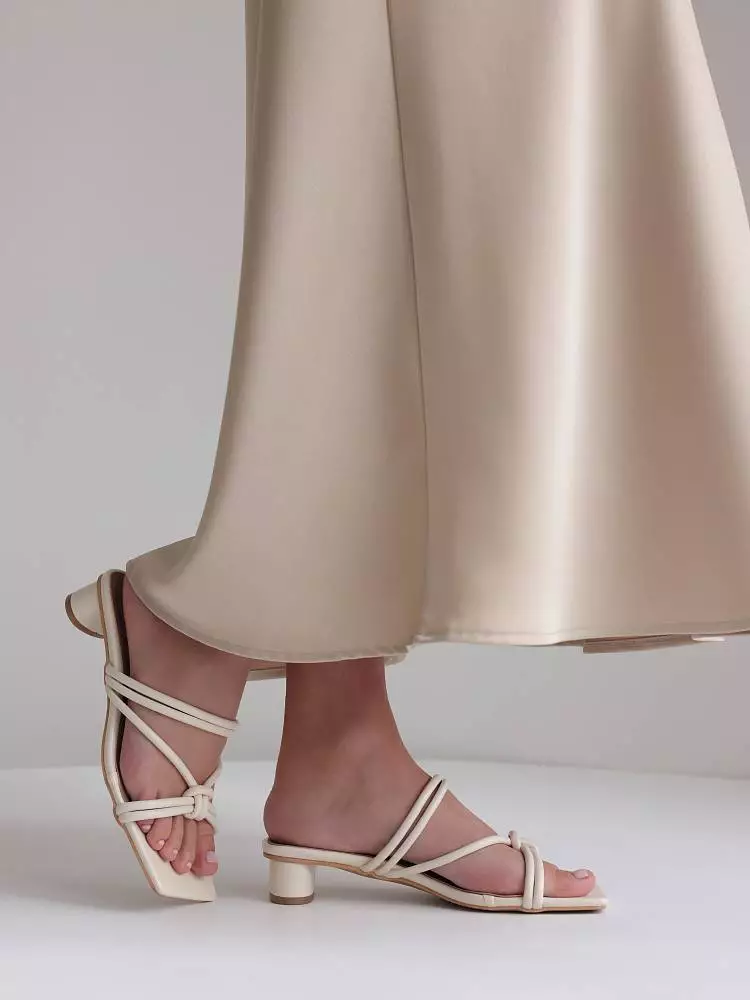 босоножки (36, молочный). Изображение № 3