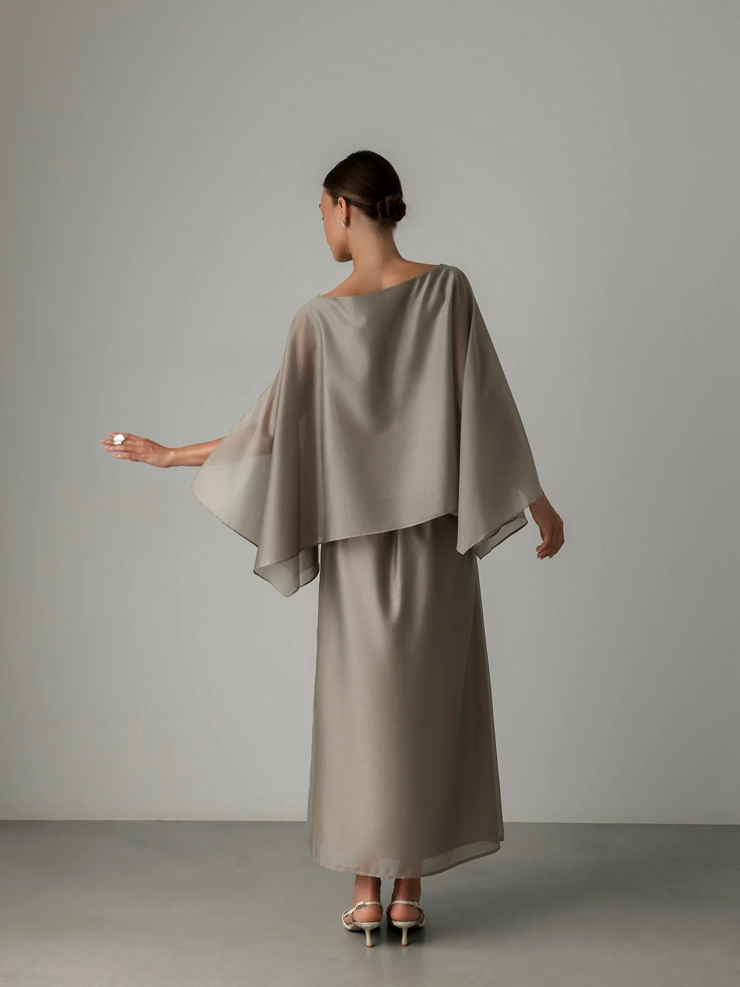 Костюм: топ и юбка (onesize (40-44RU), серая олива). Избражение № 6